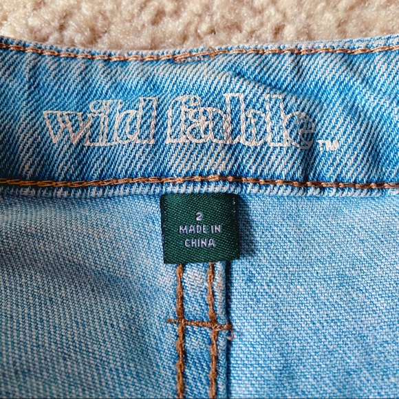 HP✨WILD FABLE | Distressed Denim Shorts - Picture 4 of 6